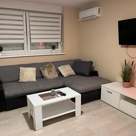 Apartman Quince Kutina Exterior photo
