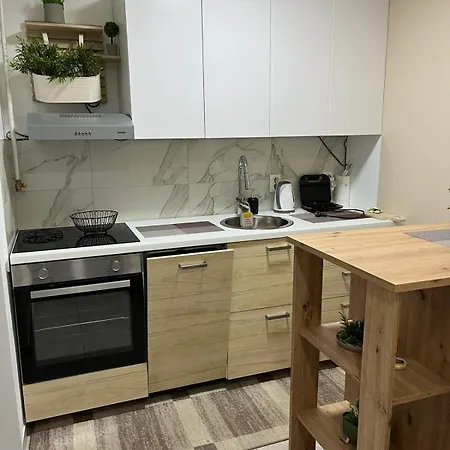 Apartman Quince Kutina Exterior photo